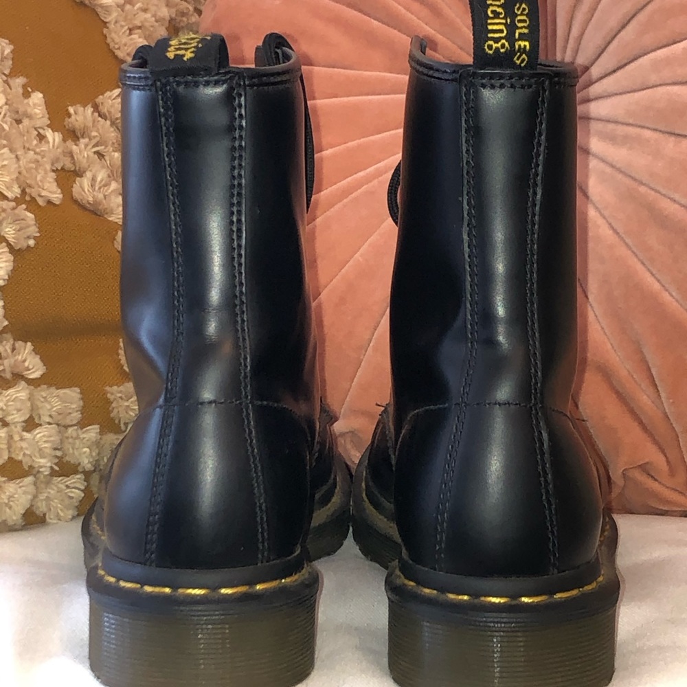lace up doc martens!!